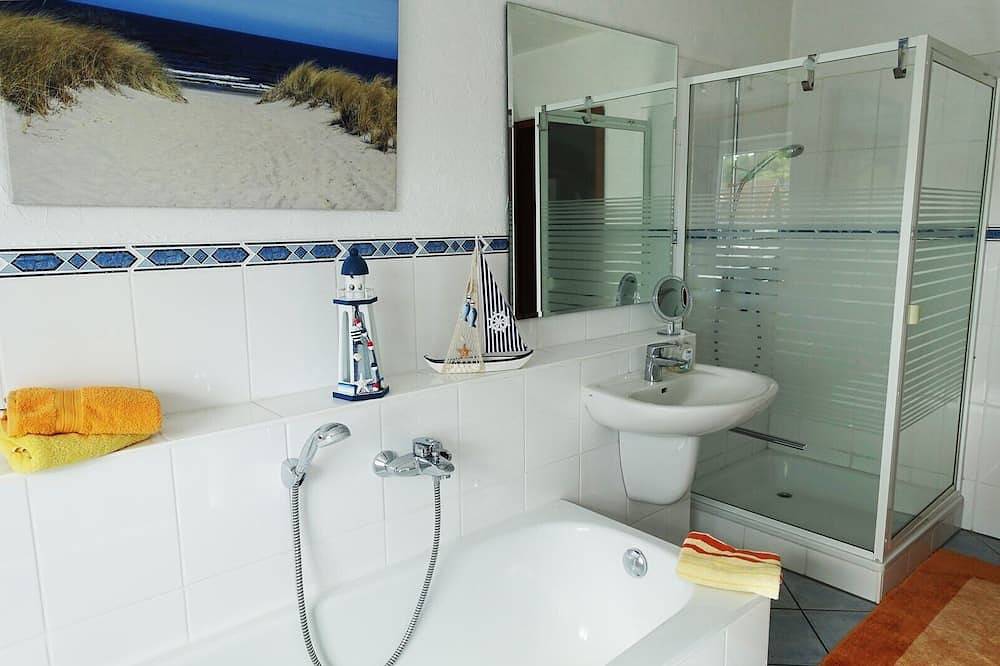 Ganze Wohnung, Diese große Ferienwohnung \"Fischreiher 1\" mit Wassergrundstück, Ruderboot und hauseigenen Fahrrädern ist eine der schönsten Urlaubsresidenzen am Ostseefjord Schlei in Kappeln, Kappeln & Umgebung