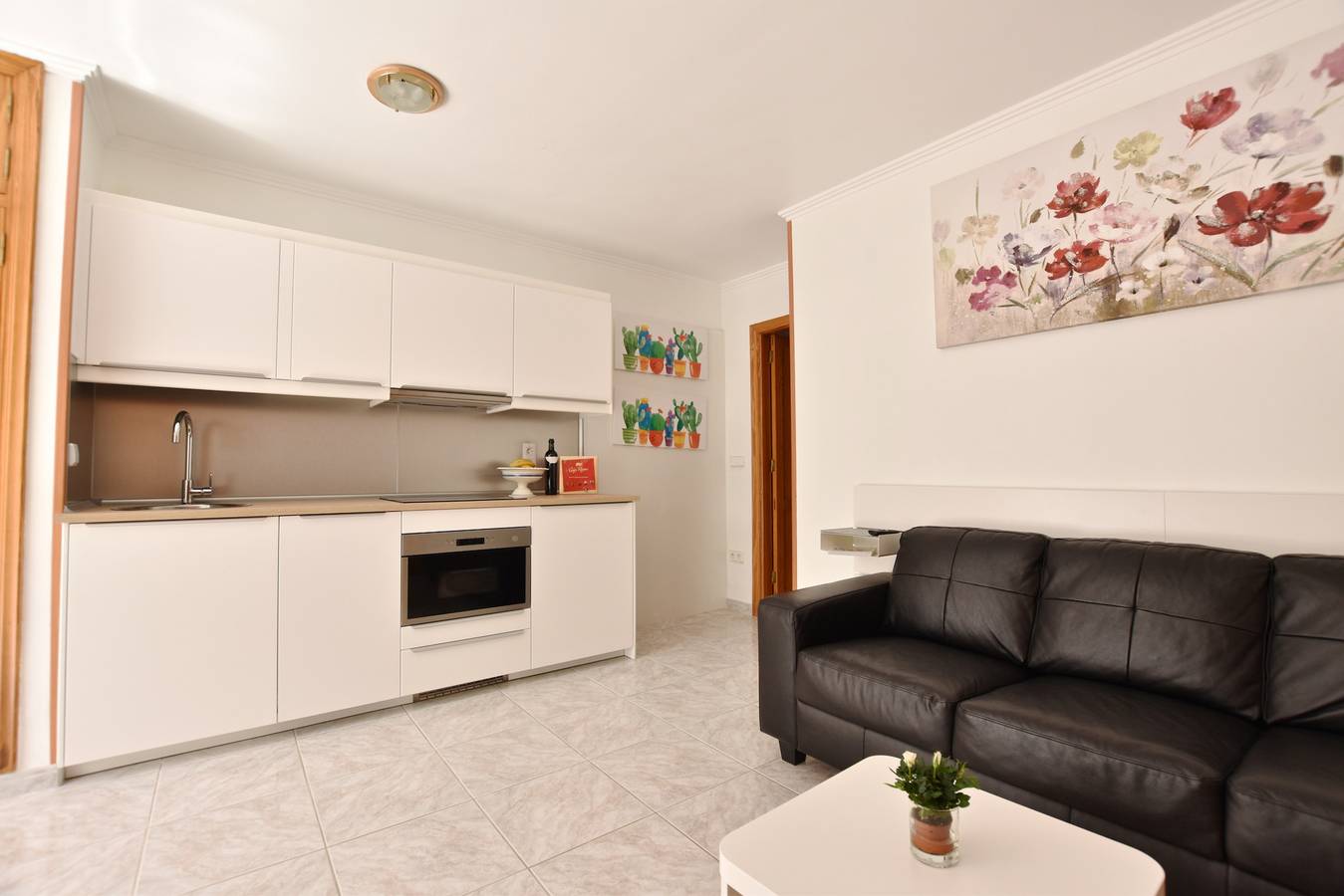 Entire apartment, Colina del Sol Lanzarote Pool with sea view in Puerto del Carmen, Tías