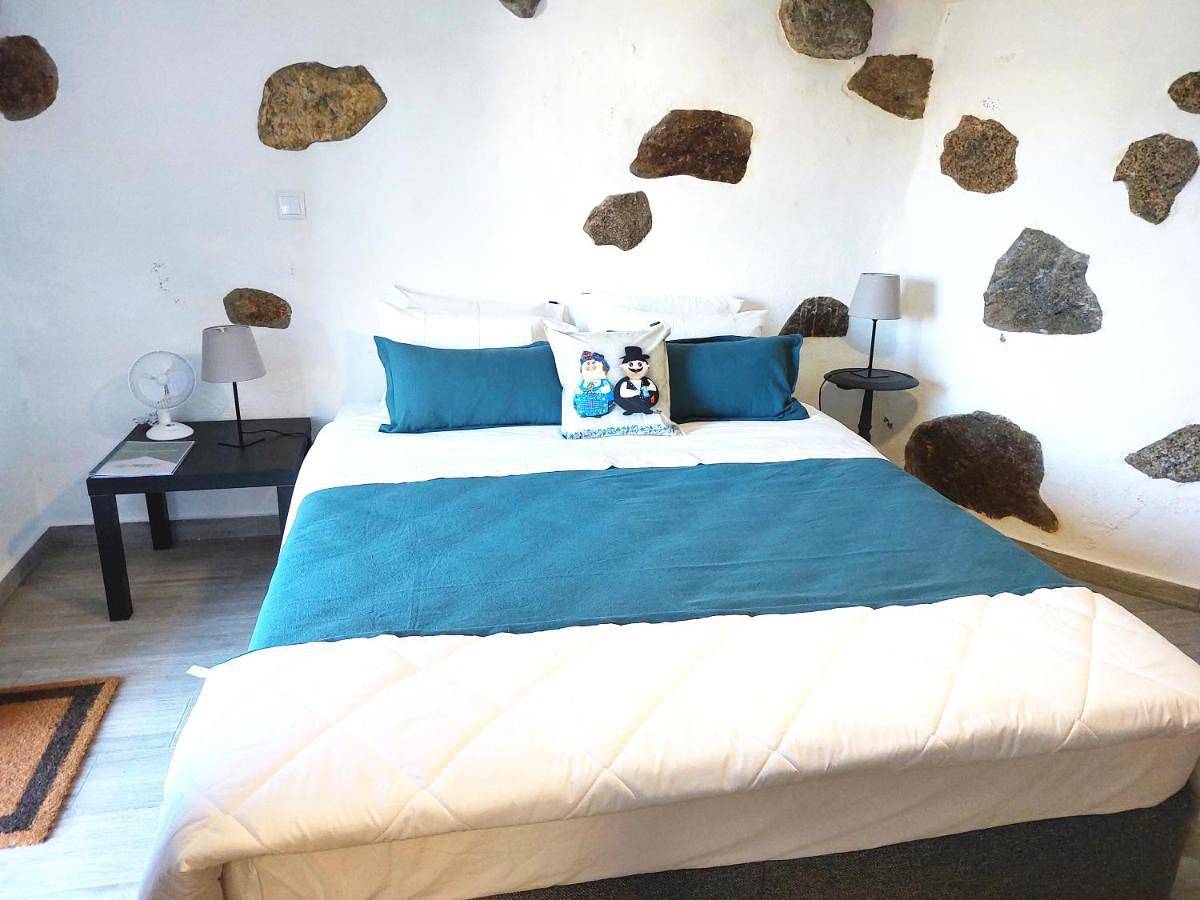 Queen Room with Pool View in Meadela, Viana do Castelo