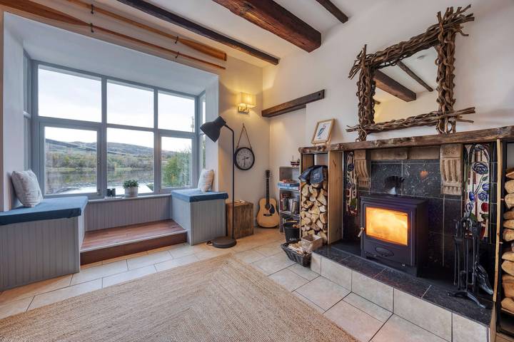 Riverside Retreat with Private Beach in Renfrewshire