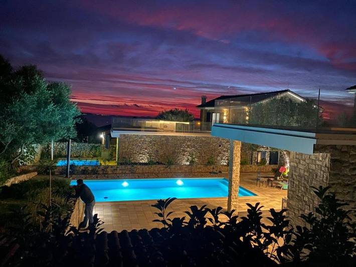Villa für 6 Personen, mit Ausblick und Garten sowie Pool in Novalja