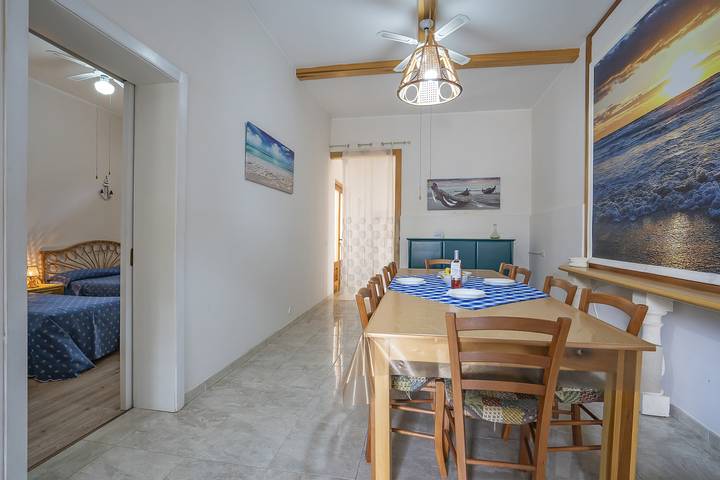 Gîte pour 6 personnes, avec terrasse, adapté aux familles à Torre Lapillo - 4