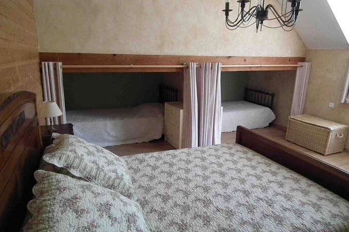 Gîte pour 6 personnes, avec jardin à Albepierre-Bredons - 2