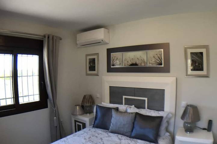 Villa moderne de 5 chambres avec grande piscine privée à la frontière espagnole et portugaise in Urbanizacion Costa Esuri, Ayamonte