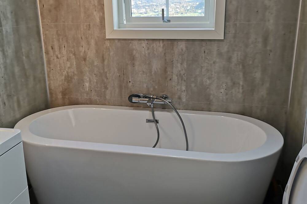 Entire apartment, Fjordview with Balcony Top Floor Apartment in Bergen, Vestland