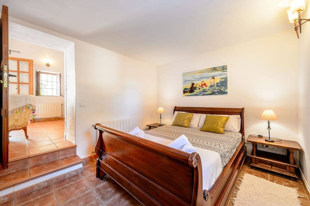Can Rosa Ibiza, private pool & 10 minutes to the beach in Santa Gertrudis de Fruitera, Santa Eulària des Riu