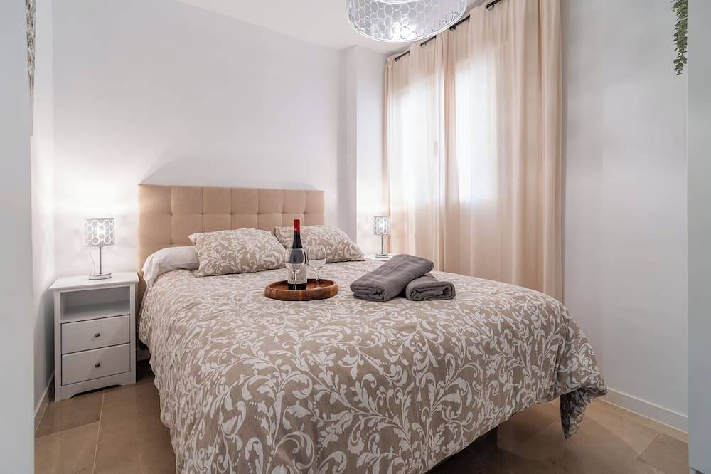 Apartamento entero, Apartamento en primera línea de playa con piscina y terraza vista mar, Málaga in Churriana, Málaga