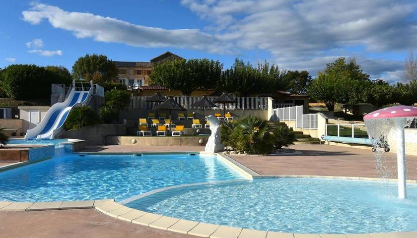 Gîte pour 8 personnes, avec vue ainsi que jardin et piscine, animaux acceptés à Montréal (Rhône-Alpes)