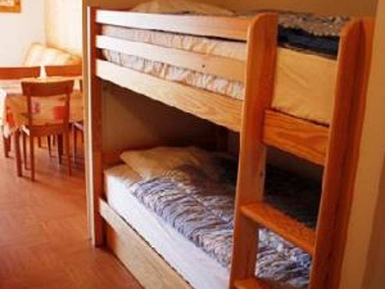 Studio entier, Studio central avec parking privé à Super Besse in Super Besse, Besse-et-Saint-Anastaise