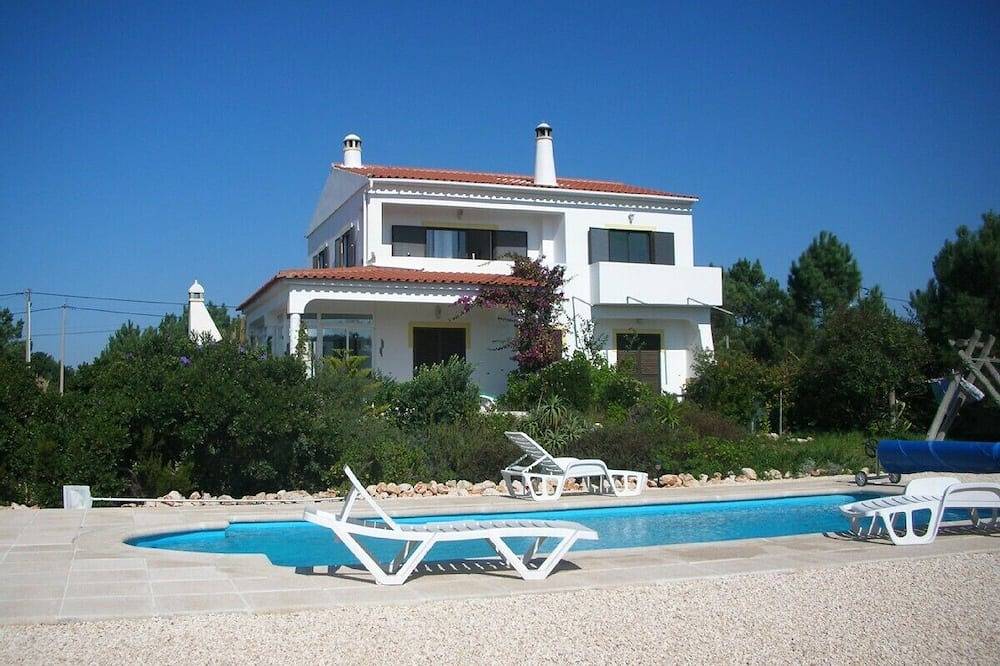 Algarvevilla für den besonderen Urlaub, mit eigenem Pool, Balkon. in Arrifana, Aljezur