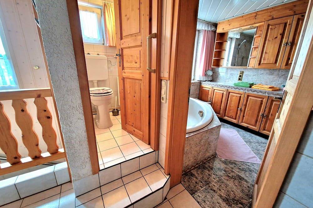 Ganze Wohnung, Große, gemütliche Ferienwohnung - echt bayrisch! in Schongau in Schongau, Romantische Straße