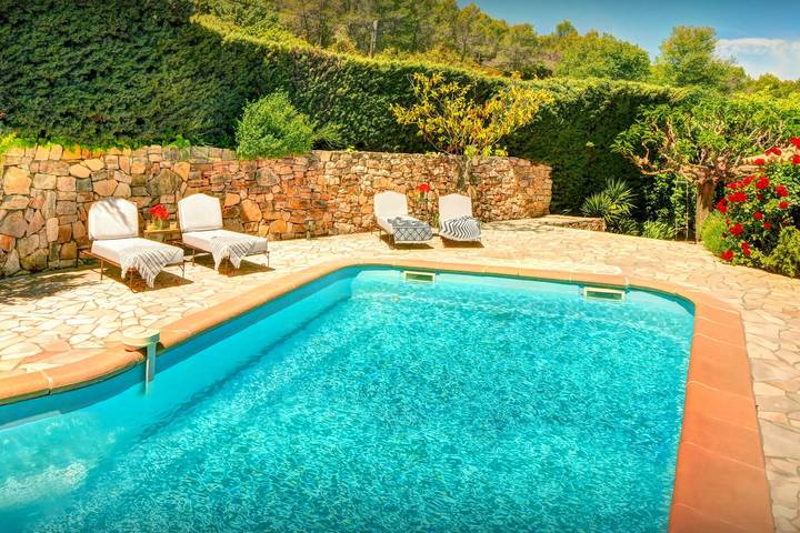 Enjoy village life, great views and a sunny private pool - Ovo Network in Cotignac, Región Brignoles