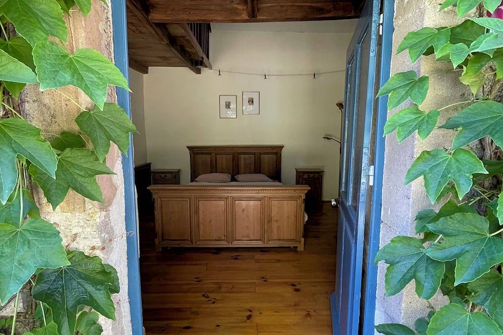 Gîte Anémone bij Villa Mortaise Gîtes in de Bourgogne in Lucenay-l'Évêque, Région d'Autun
