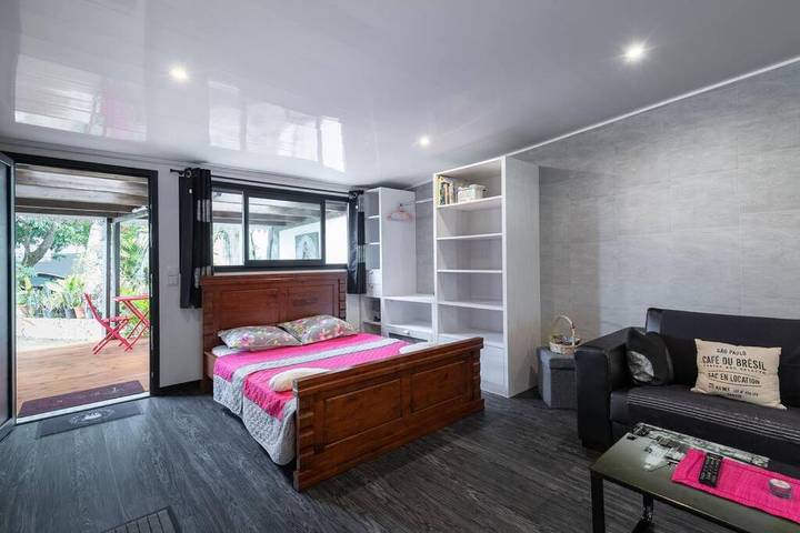 Gîte pour 2 personnes, avec piscine ainsi que vue et jardin dans Cambuston - 4