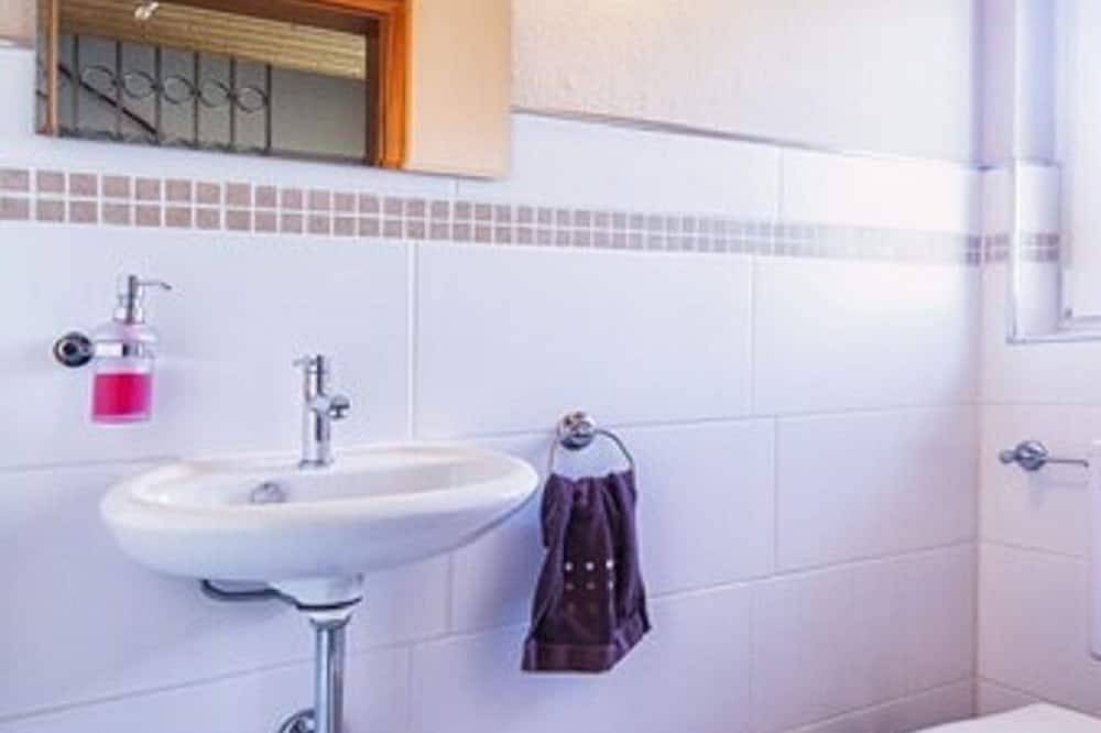4 Sterne Ferienhaus  mit 2 Fewos: Wohnung  Zum Mensfelder Kopf im 1. Stock in Hünfelden, Landkreis Limburg-Weilburg