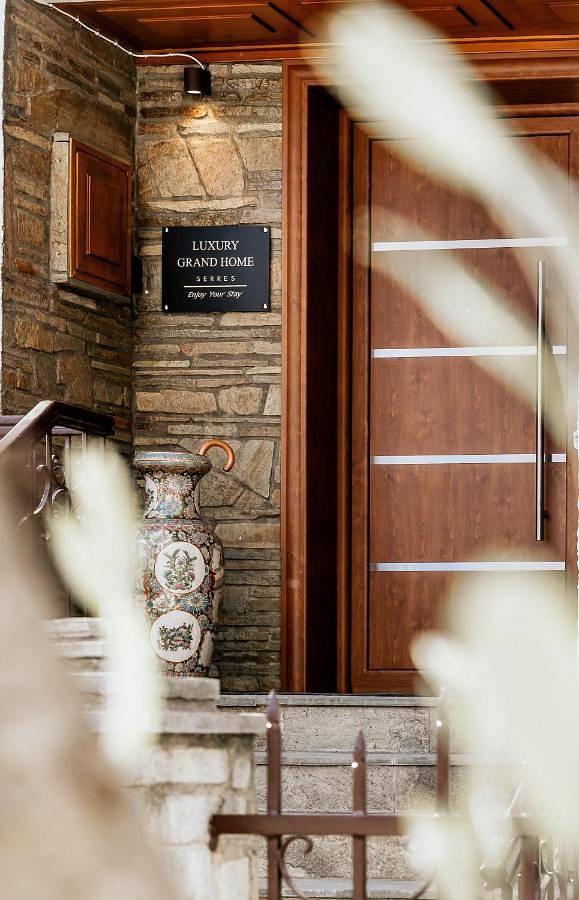 Luxury Grand Home Serres - 4 Bedrooms -Free Parking in Serrès, Région de Serres