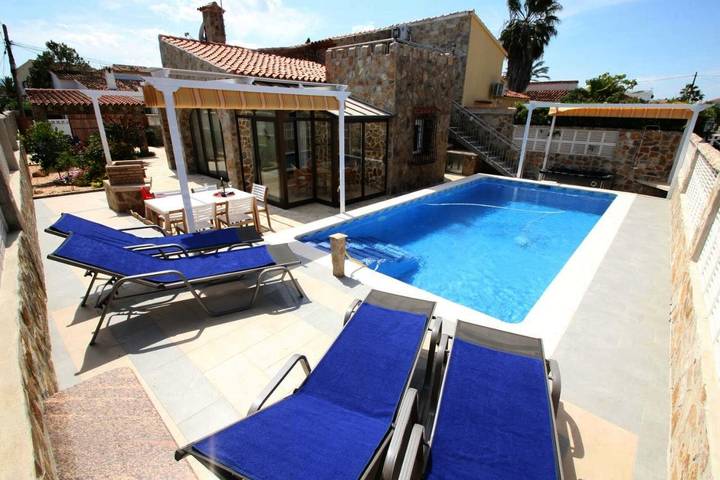 Chalet para 10 personas, con jardín además de piscina y vistas, Se admiten mascotas en Marina Alta