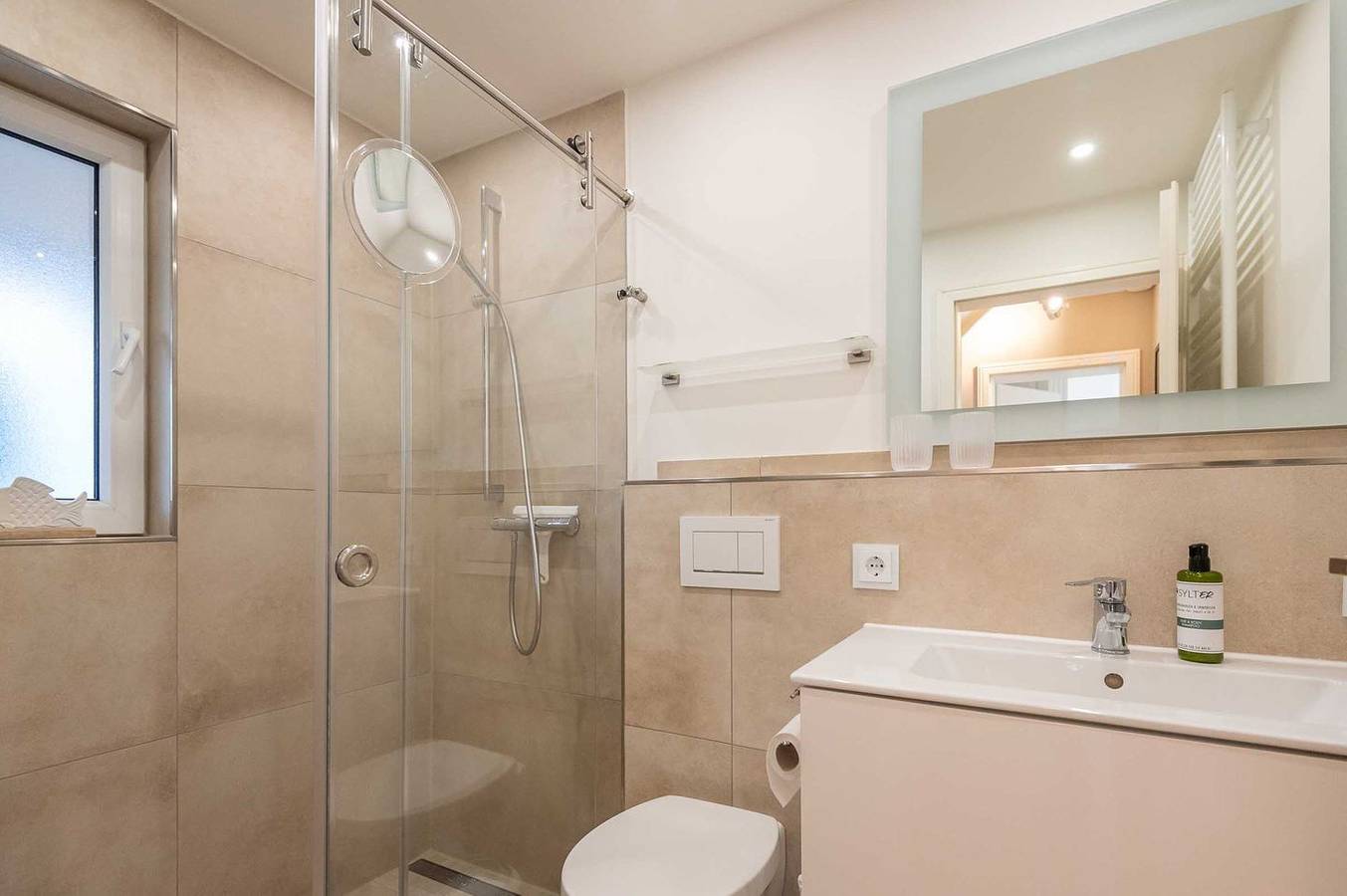Ganze Wohnung, Helle 3-Zimmerwohnung auf ca. 70 m² für bis zu 4 Personen in Westerland, Sylt (Gemeinde)