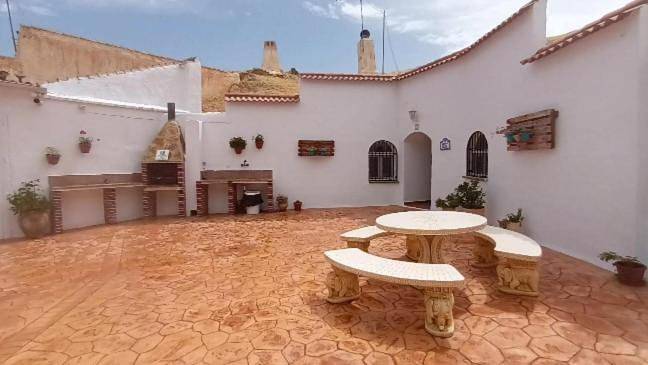 Location de vacances pour 6 personnes, avec bassin pour enfant et piscine ainsi que vue et jardin à Guadix - 2