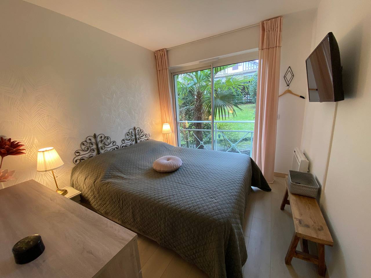 Appartement entier, Appartement T2 en Front de Mer à Arcachon, Accès Direct Plage, Parking, Animaux Admis in Arcachon, Région d'Arcachon