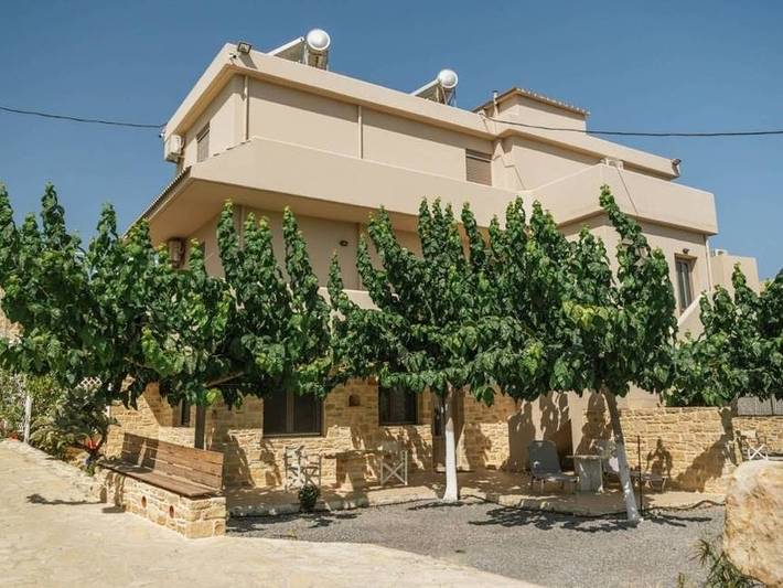 Ferienwohnung für 2 Personen, mit Balkon und Terrasse sowie Garten in Pitsidia