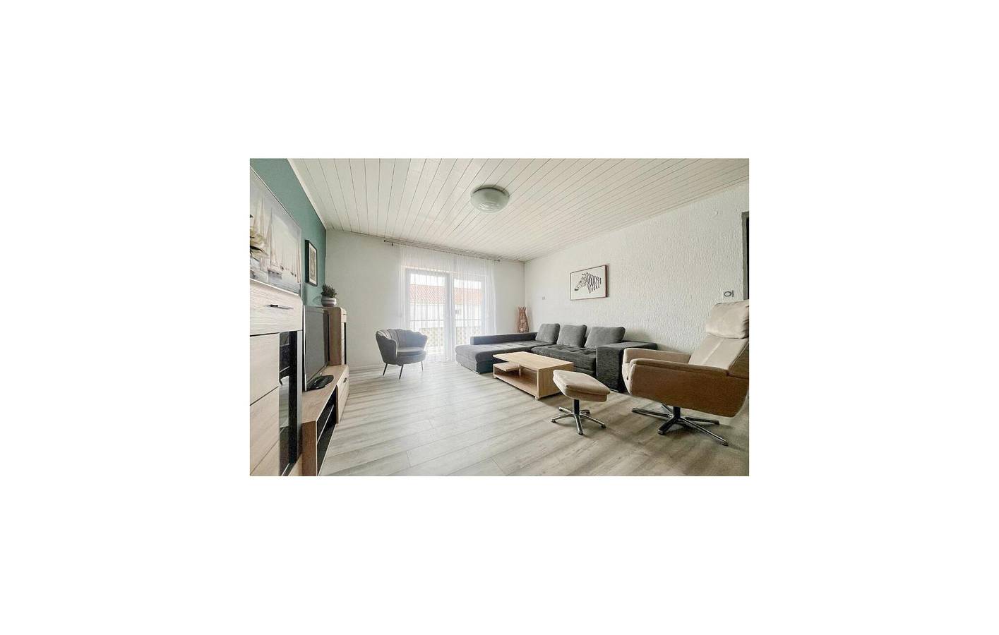 Ganze Ferienwohnung, Geräumige 1-Zimmer-Wohnung mit Terrasse, 500 m vom Strand entfernt in Vodice, Šibenik-Knin