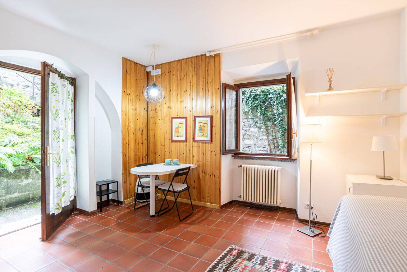 Geheel appartement, Como Pretty Studio Apartment! in Como, Comomeer