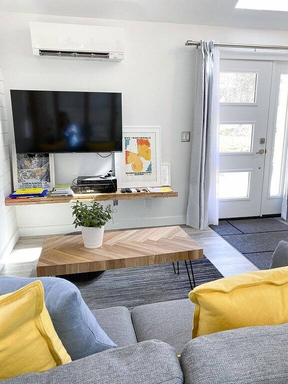 Honey B—Honey House 2. Beautiful vacation home near Uva, Monticello and downtown in Albemarle County