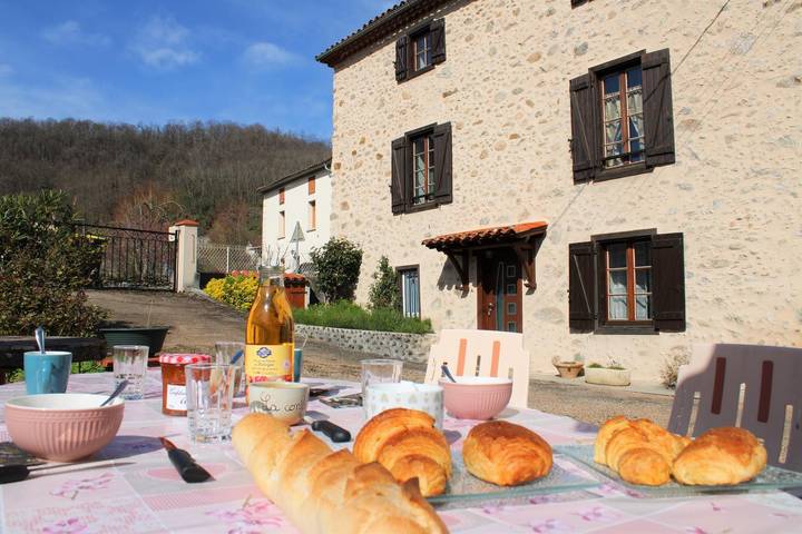 Gîte pour 6 personnes, avec terrasse et jardin à Ferrières-sur-Ariège