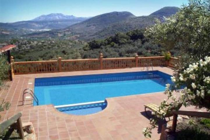 Gîte pour 6 personnes, avec jardin et balcon à Carcabuey