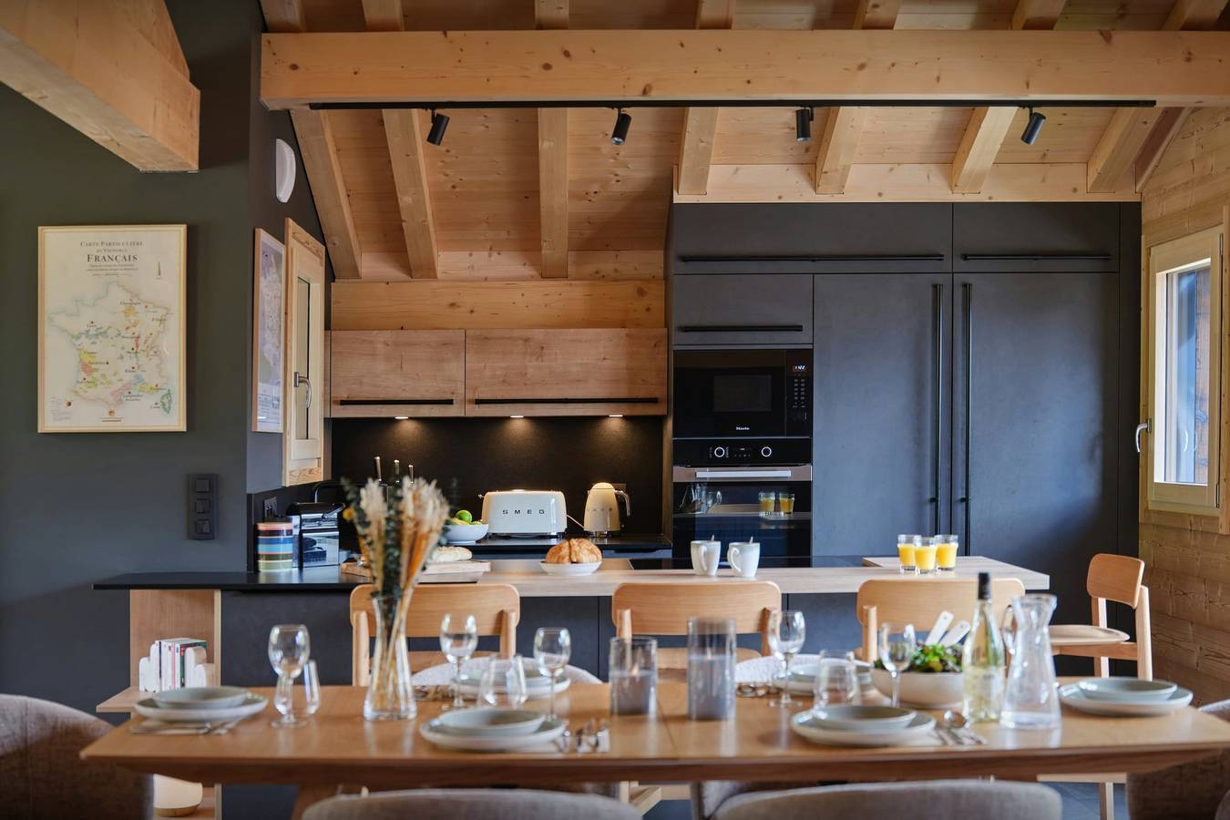 Bright, modern chalet for 8 with terraces and hot tub - Ovo Network in Essert-Romand, Les Portes du Soleil