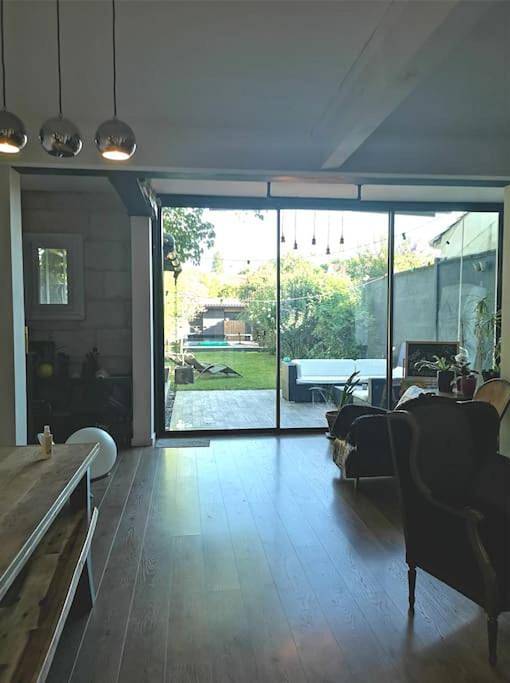 Location de vacances pour 7 personnes, avec terrasse ainsi que piscine et jardin à Bègles - 4