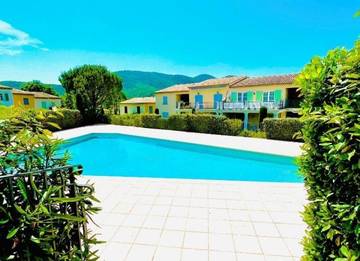 Gîte pour 4 personnes, avec terrasse et piscine à La Môle