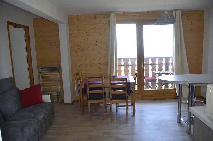 Entire apartment, Nouvel Appartement Moderne: 2 Chambres, Lits Doubles, à 350 m de la Télécabine in Thollon-les-Mémises, Thonon-les-Bains region