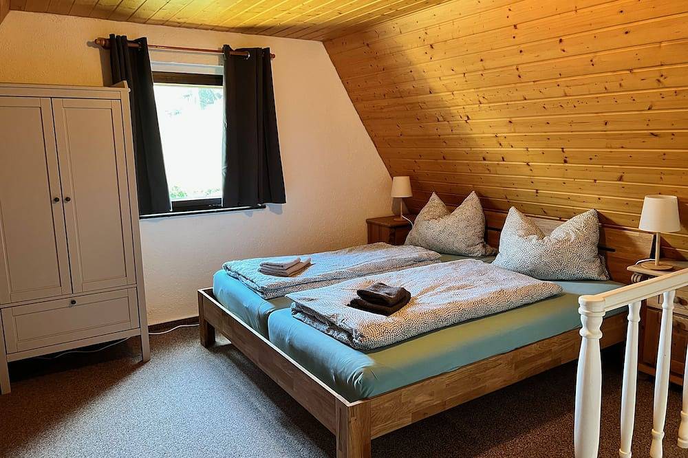 Gemütliche Berghütte mit Kamin und Sauna im Erzgebirge nahe Schwarzwassertal in Pobershau, Marienberg