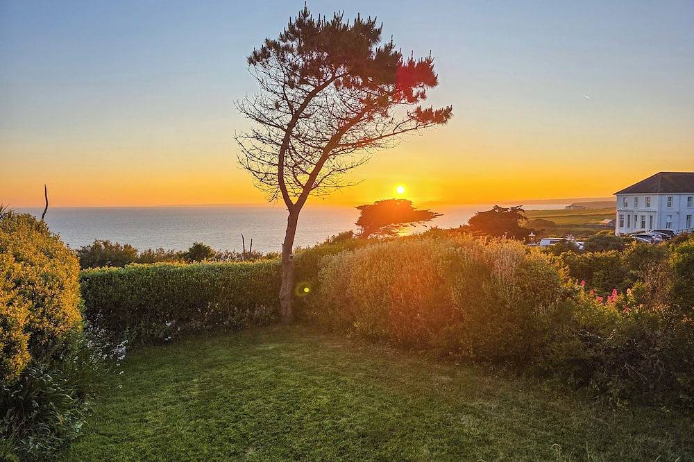 Log Cabin for 13 People in Mullion, Cornwall