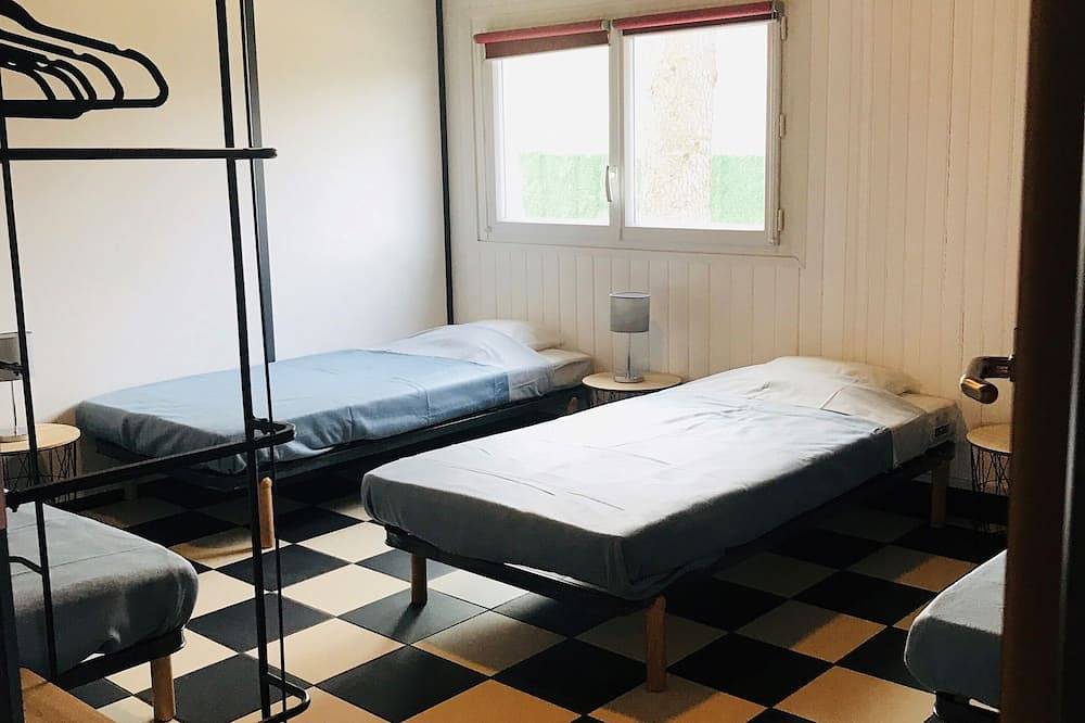 Hébergements le Camp d'Auneau - Le Clos du Camp in Aunay-sous-Auneau, Région de Chartres