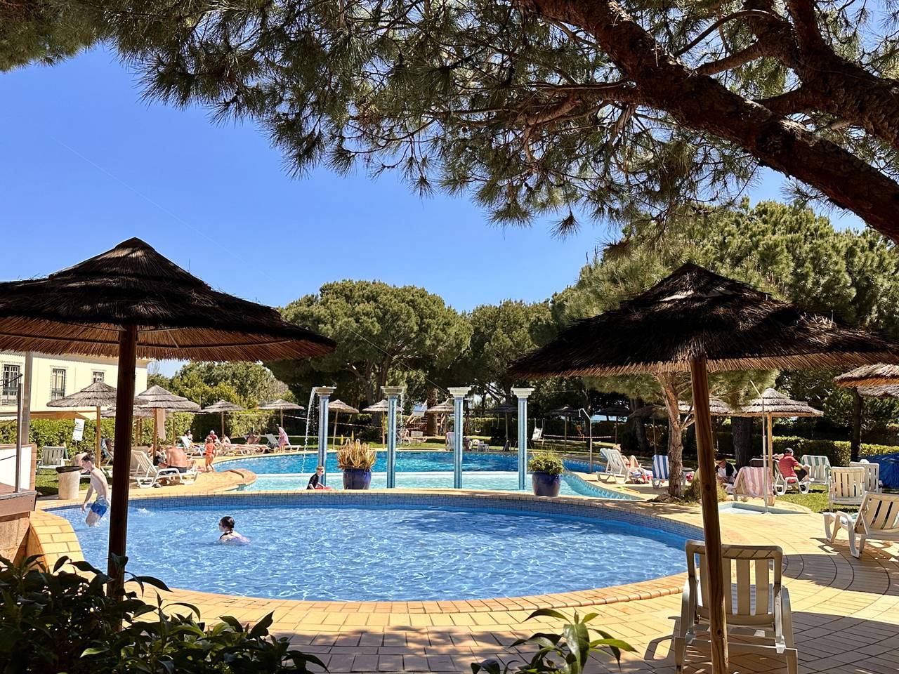 Apartamento inteiro, Apartamento de férias para 6 pessoas com piscina in Praia da Oura, Albufeira