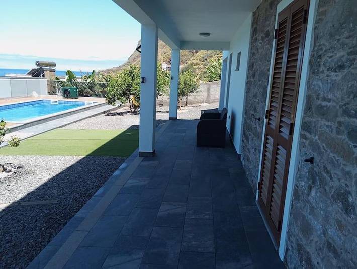 Location de vacances pour 4 personnes, avec piscine ainsi que vue et jardin à Paul Do Mar - 2