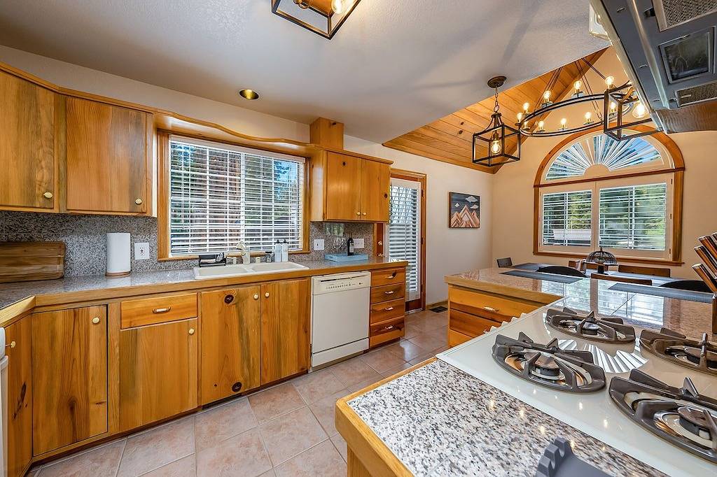 The Knotty Sparrow ~ Prime Spot + S’mores Nights in Shaver Lake, Kings Canyon Nationalpark