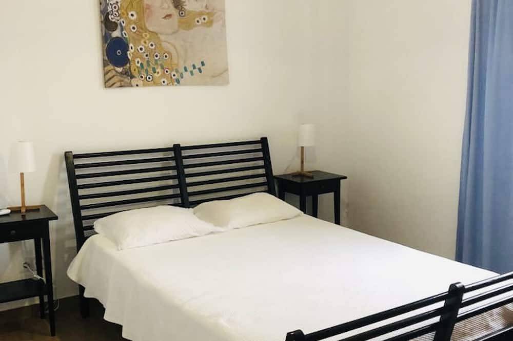Spacious, Garden, and Private Parking in São Miguel Island, Ponta Delgada