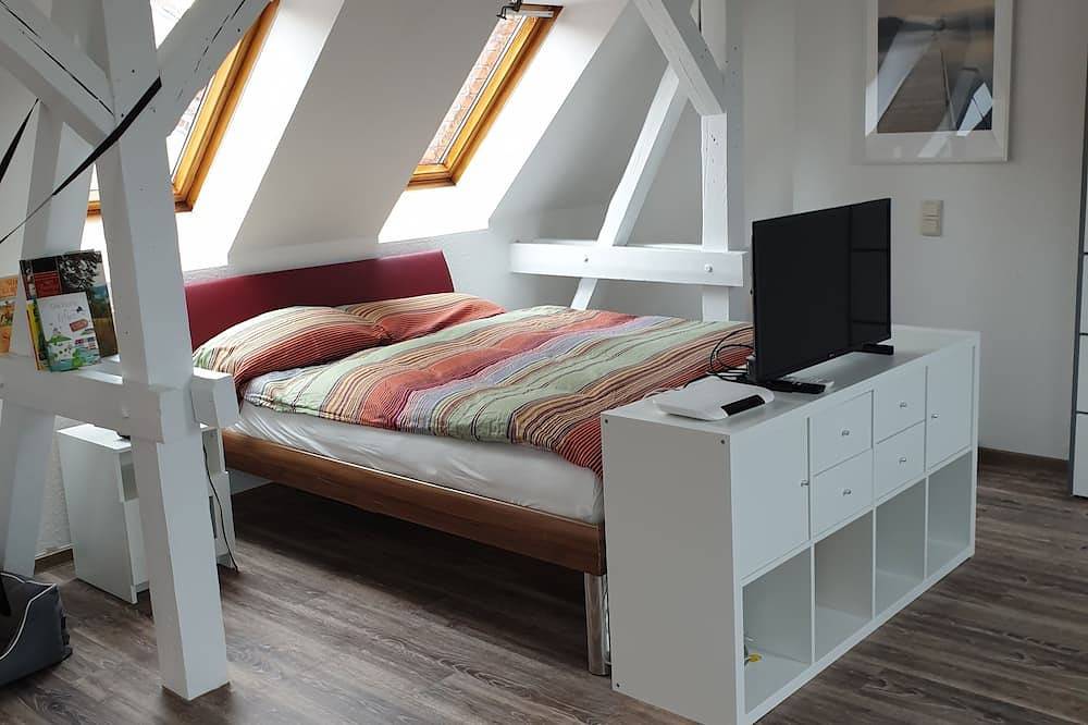 Geheel appartement, One-room apartment above the roofs of downtown Erfurt in Erfurt, Thüringer Kerngebied