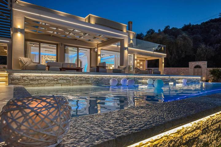 Villa voor 10 personen, with Balkon and Terras as well as Tuin and Sauna in Kassiopi