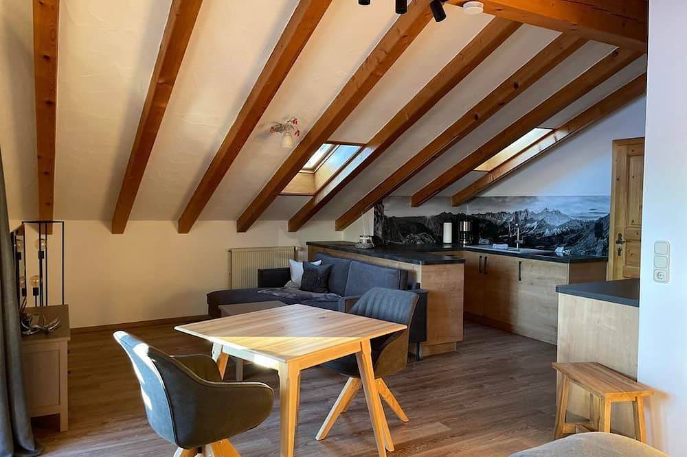 Ganze Wohnung, \"Platzhirsch\" Fewo/Wohn-Schlafraum/Dusche, Wc - Elisabeth, Landhaus in Krün, Bayerische Alpen