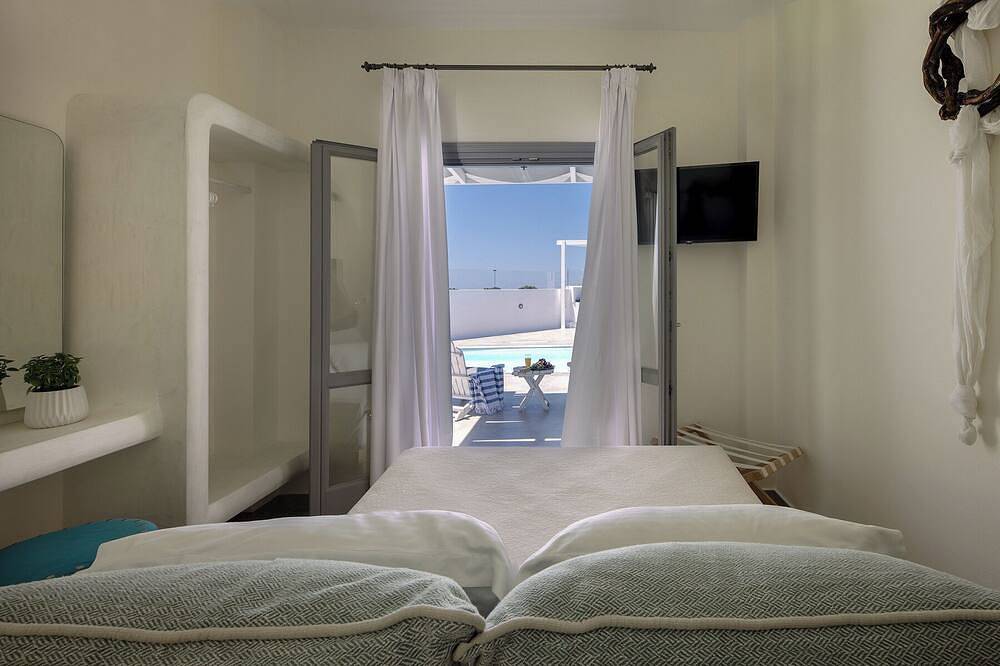 *Special offer* Stunning family-friendly Hemera Holiday Home villa on Santorini in Santorini