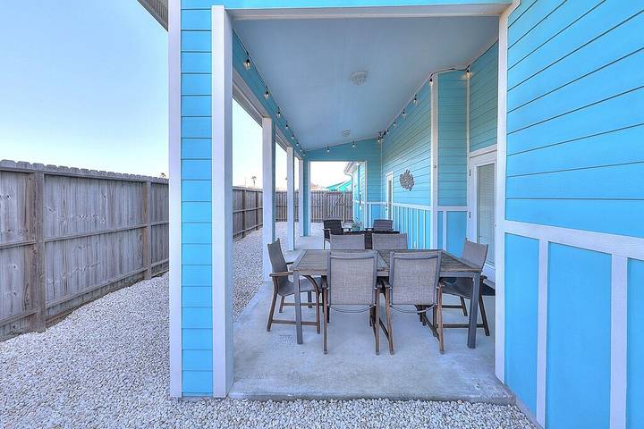 Vacation rental for 6 people, with terrace and pool as well as yard in North Padre Island
