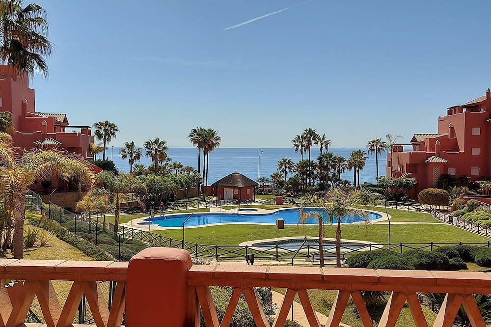 Entire apartment, Quiet and Luxurious Apartment on the Beach in Torrox Costa, Torrox