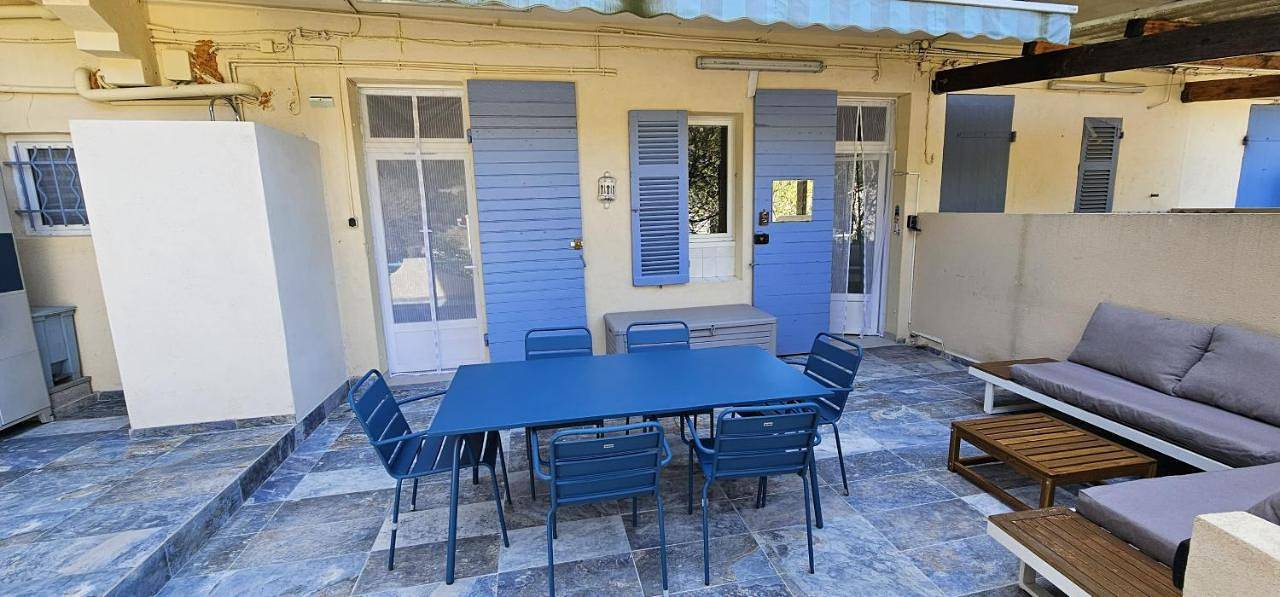 Appartement entier, Apartment with Terrace in Ensuès-la-Redonne, Côte méditerranéenne (France)