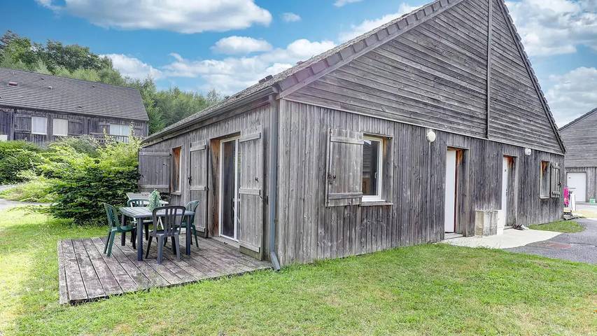 Location de vacances pour 5 personnes, avec piscine, animaux acceptés à Égletons
