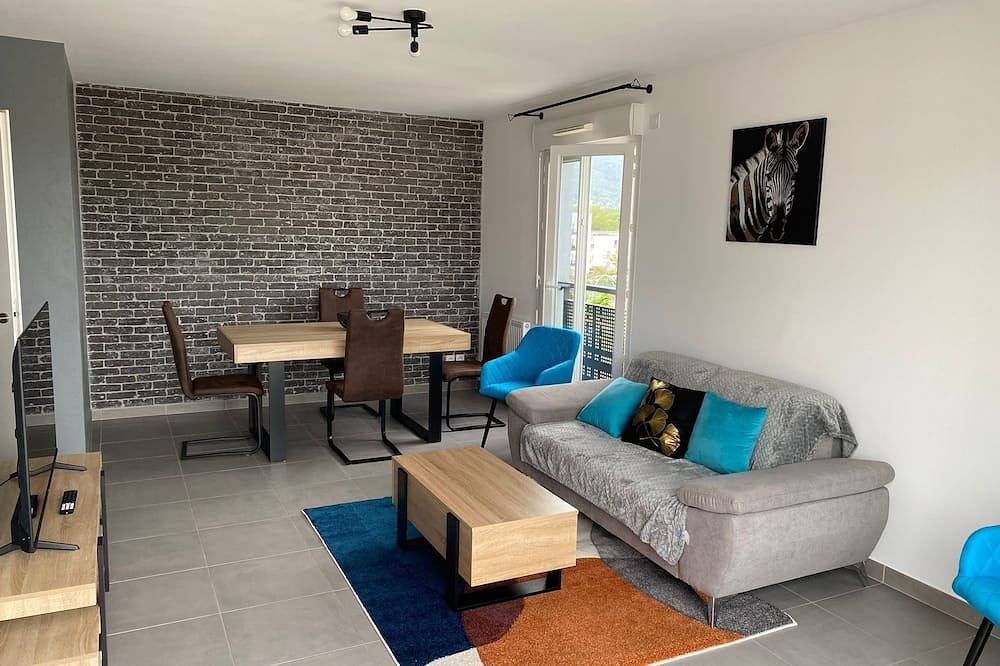 Appartement entier, Logement proche Cern, Suisse et aéroport avec parking privé in Saint-Genis-Pouilly, Gex